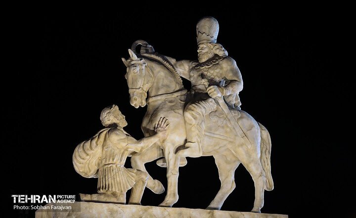 انتقال موقت مجسمه والرین به کارگاه زیباسازی منطقه ۹ برای انجام مرمت