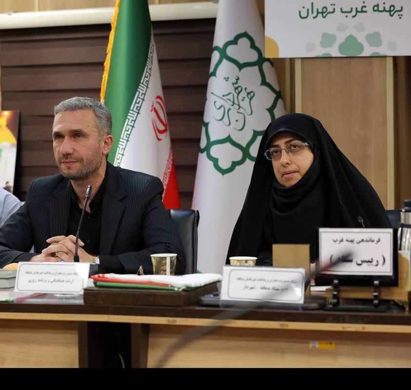 تاکید شهردار منطقه ۵ و عضو شورای شهر تهران بر نقش حیاتی معتمدین محلات در مدیریت بحران تاکید شهردار منطقه ۵ و عضو شورای شهر تهران بر نقش حیاتی معتمدین محلات در مدیریت بحران