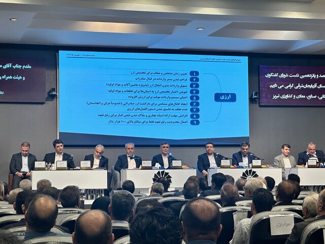 پاسخ رئیس‌کل بانک مرکزی درباره تک‌نرخی کردن ارز: هیچ برنامه‌ای برای افزایش نرخ ارز ۷۰ هزار تومانی ندارد