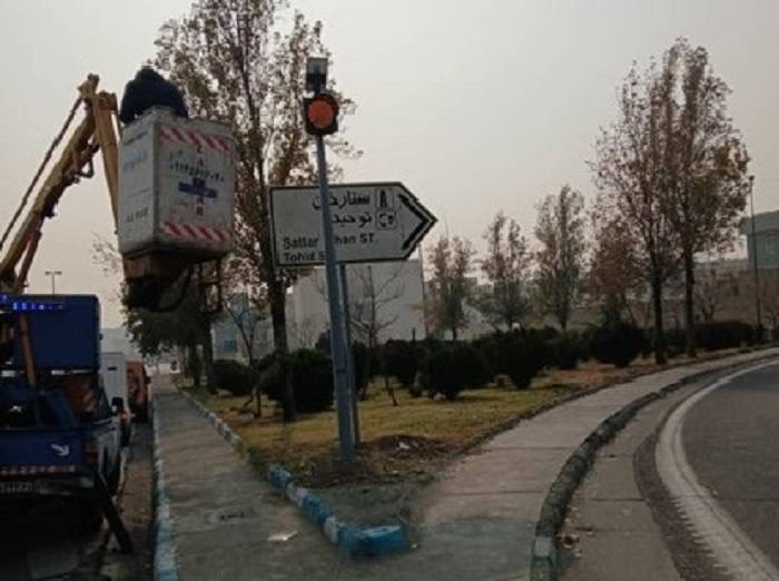 بهبود ترافیک بزرگراه یادگار امام با ۱۹ چراغ چشمکزن سولار بهبود ترافیک بزرگراه یادگار امام با ۱۹ چراغ چشمکزن سولار