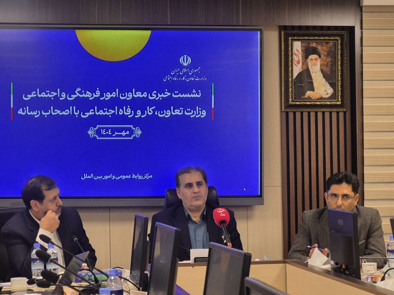 اطلس ورزشی کارگری اجرا میشود/ وزارت کار راهاندازی لیگهای حرفهای را کلید زد اطلس ورزشی کارگری اجرا میشود/ وزارت کار راهاندازی لیگهای حرفهای را کلید زد