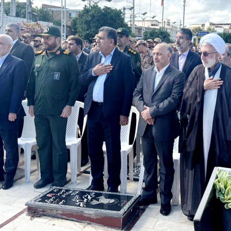 عطرافشانی گلزار شهدای ساری با حضور رئیس بنیاد شهید و مدیرعامل بیمه دی