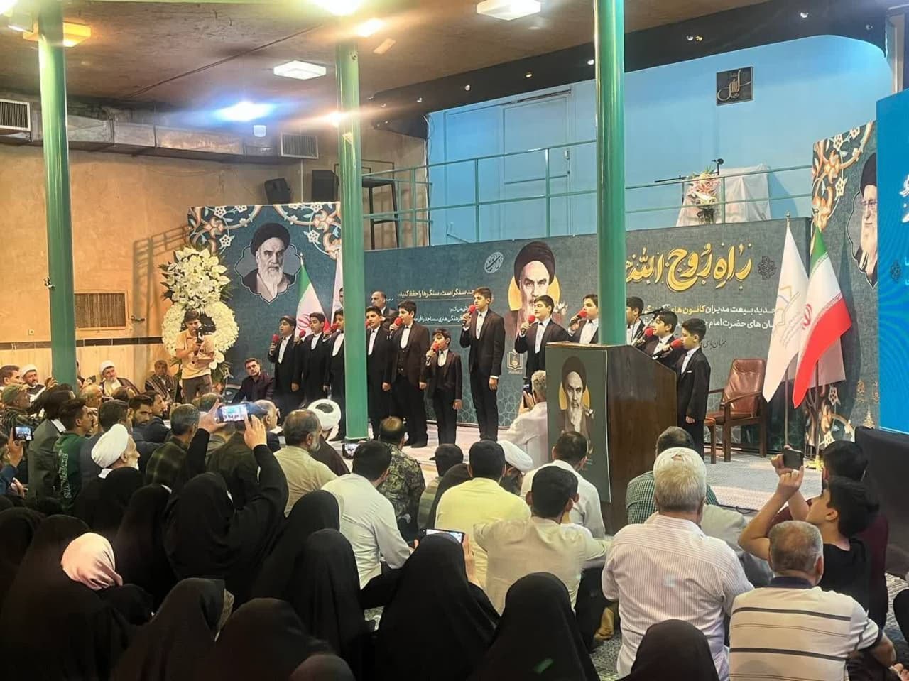 مراسم بزرگداشت امام خمینی (ره) و شهدا در منطقه یک با شعار “امام امید و اقتدار” مراسم بزرگداشت امام خمینی (ره) و شهدا در منطقه یک با شعار “امام امید و اقتدار”