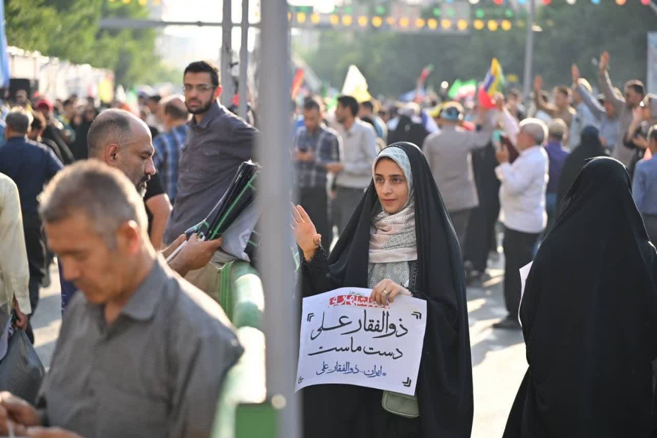 شهرداری منطقه یک میزبان شهروندان در راهپیمایی غدیر بود