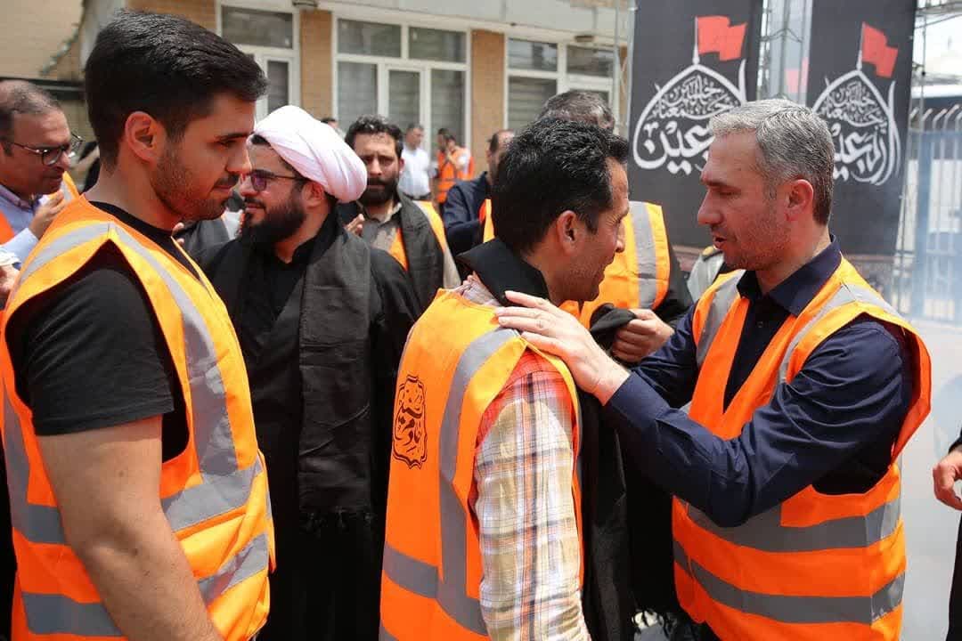 خدمت رسانی ۵۰۰ نیروی شهرداری منطقه ۵ به زوار حسینی در مرز مهران خدمت رسانی ۵۰۰ نیروی شهرداری منطقه ۵ به زوار حسینی در مرز مهران