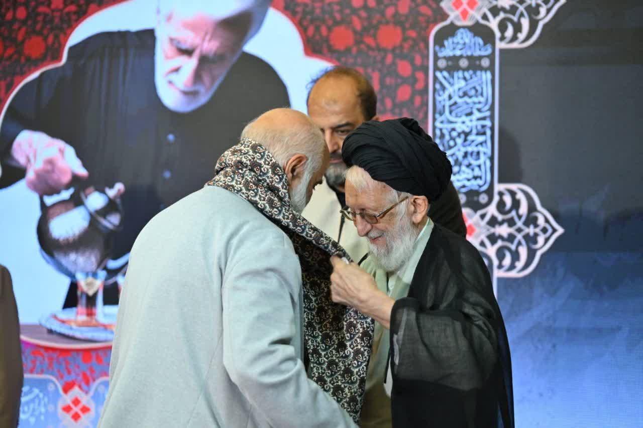 خادمان و پیرغلامان حسینی فرهنگ عاشورا و اربعین را زنده نگه داشته اند خادمان و پیرغلامان حسینی فرهنگ عاشورا و اربعین را زنده نگه داشته اند