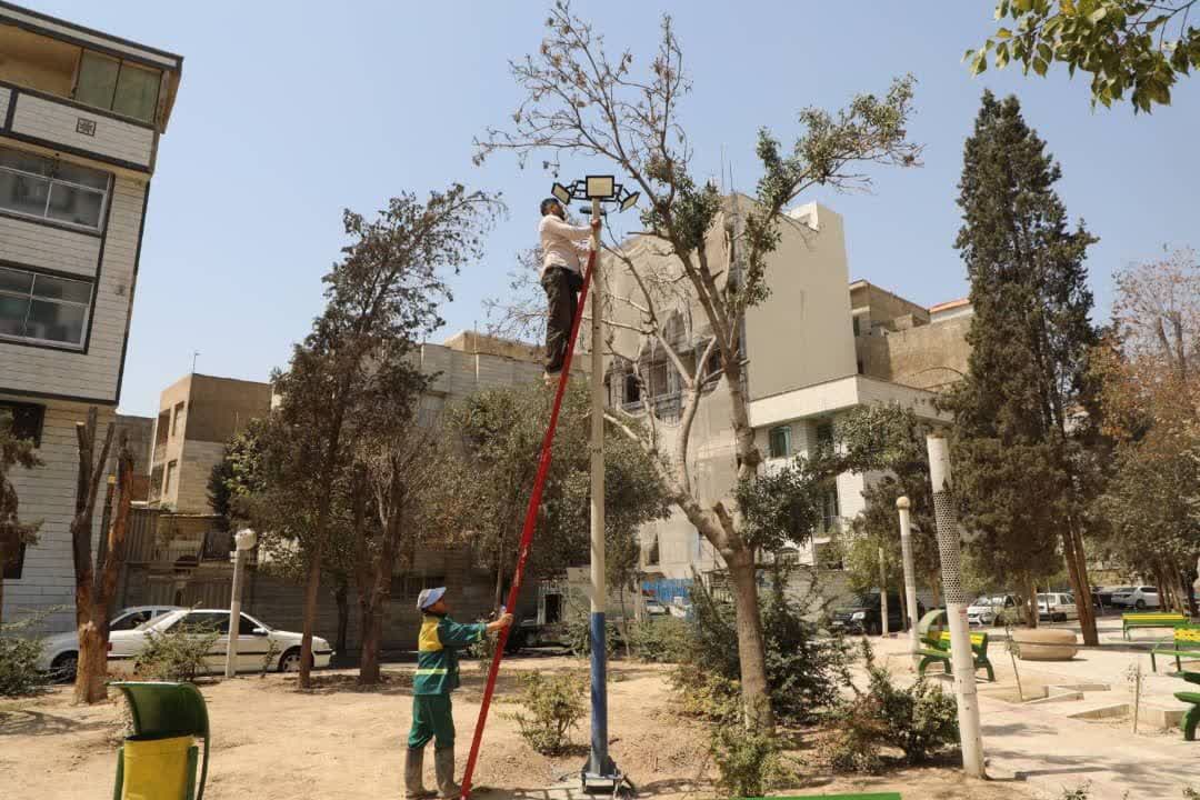 نصب پرژکتورهای روشنایی بوستانهای منطقه ۱۹ به ۵۷۲ عدد رسید نصب پرژکتورهای روشنایی بوستانهای منطقه ۱۹ به ۵۷۲ عدد رسید