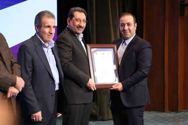 تقدیر از ۱۰۰ بنگاه برتر کوچک و متوسط کشور در نخستین همایش (SME100) تقدیر از ۱۰۰ بنگاه برتر کوچک و متوسط کشور در نخستین همایش (SME100)