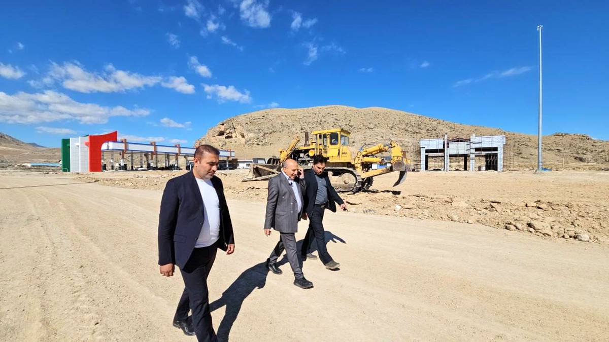 بازدید مدیرعامل سازمان منطقه آزاد ماکو از پروژه بزرگ لجستیکی در بازرگان بازدید مدیرعامل سازمان منطقه آزاد ماکو از پروژه بزرگ لجستیکی در بازرگان