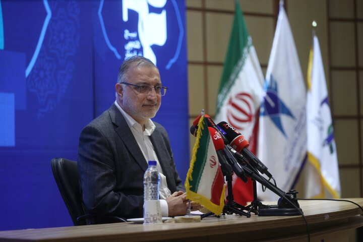 برخی رسماً میگویند تهران را گران کنیم تا مردم بروند! / قسم خوردند نمیگذاریم حتی یک اتوبوس وارد کشور کنید برخی رسماً میگویند تهران را گران کنیم تا مردم بروند! / قسم خوردند نمیگذاریم حتی یک اتوبوس وارد کشور کنید